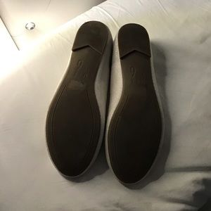 Mix No. 6  women’s size 6/5 gold flats